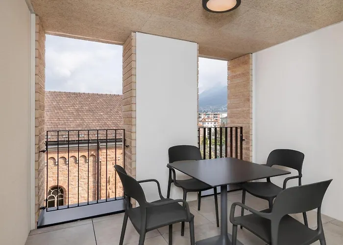 Swiss - * לוגאנו